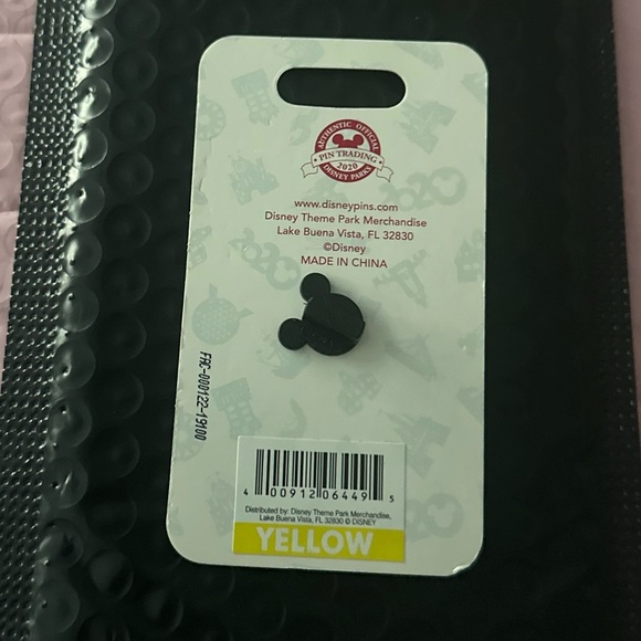 Disney Parks 2020 Mickey Mouse COLLECTOR PIN - Picture 2 of 3